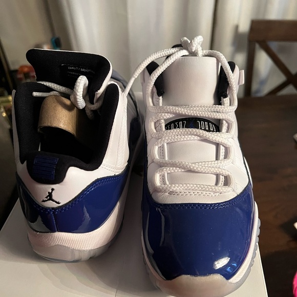 Women’s Air Jordan Retro 11 Low - Picture 4 of 5